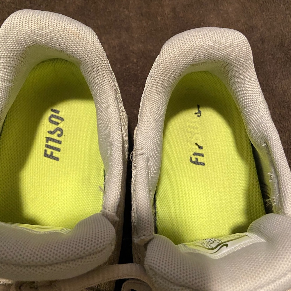 Shoes - Picture 4 of 5